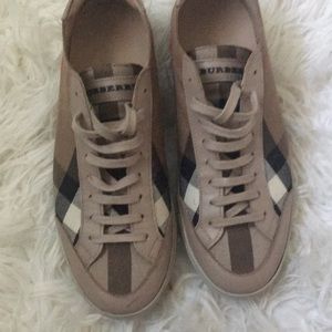 Burberry shoes 👞 still in box 📦